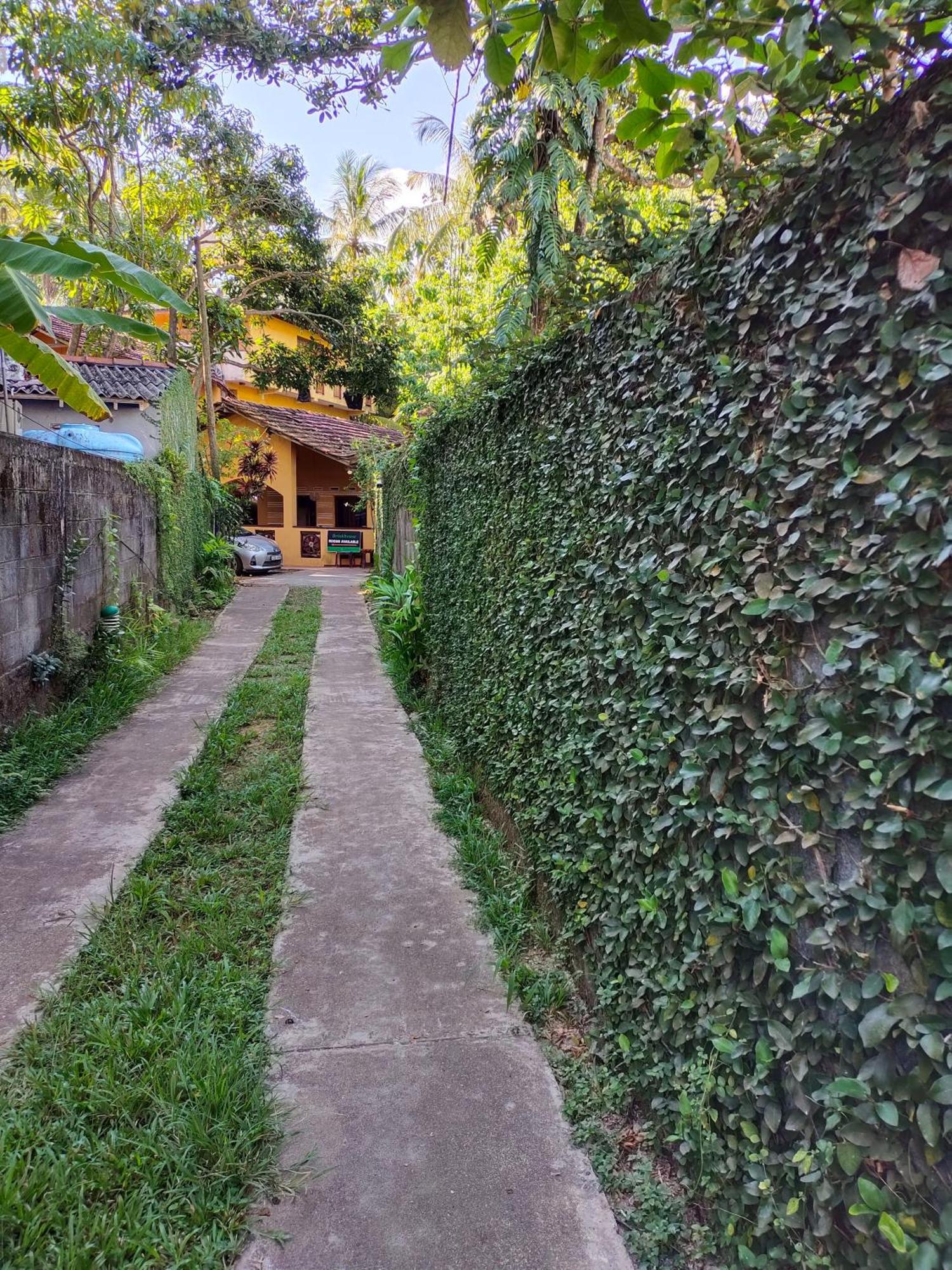 Brinkhouse Guesthouse , Unawatuna Beach Экстерьер фото