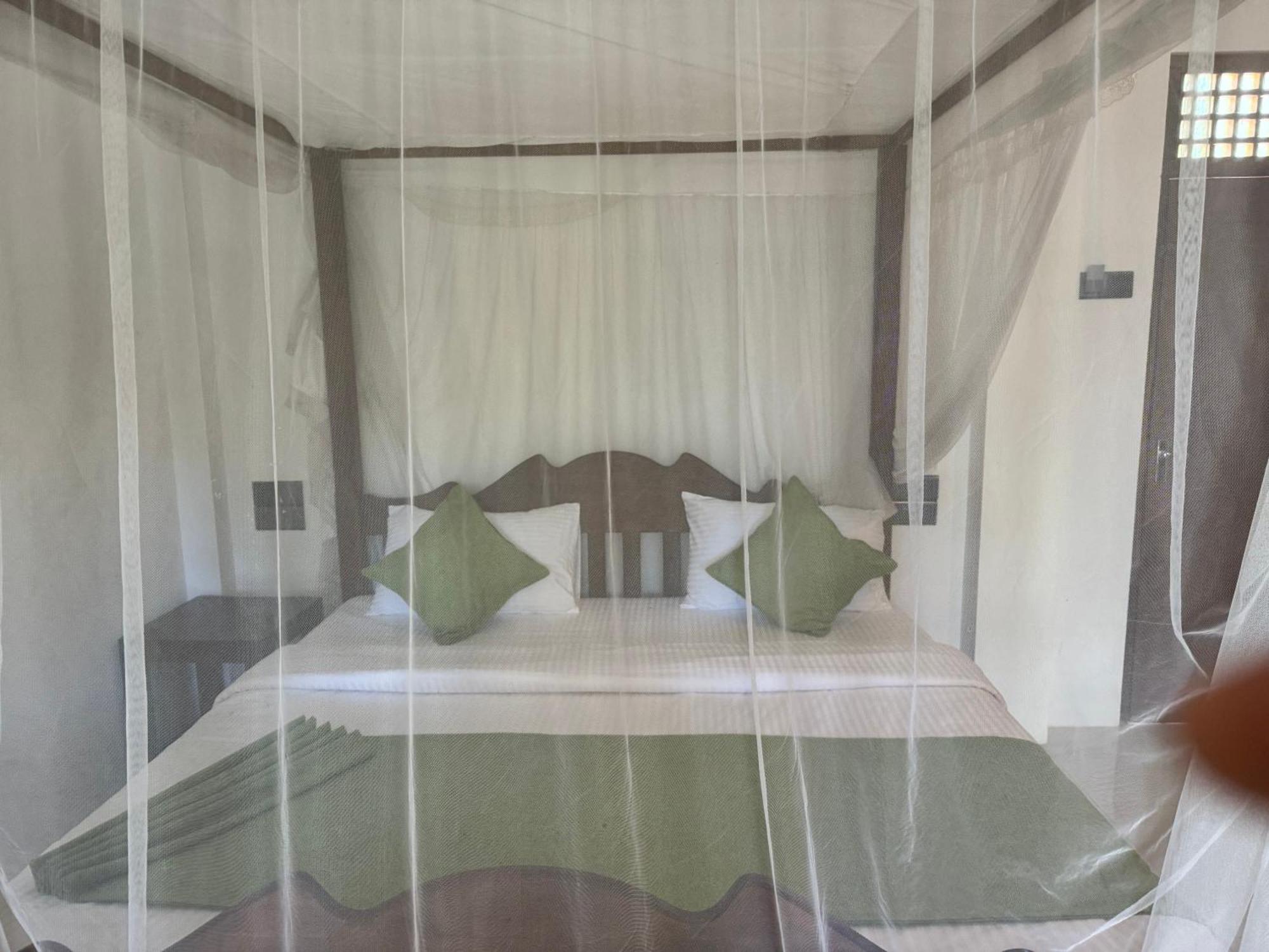 Brinkhouse Guesthouse , Unawatuna Beach Экстерьер фото