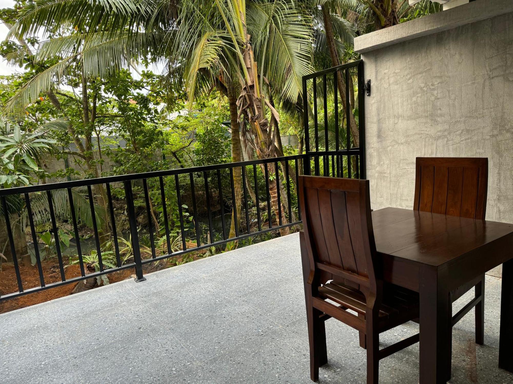 Brinkhouse Guesthouse , Unawatuna Beach Экстерьер фото