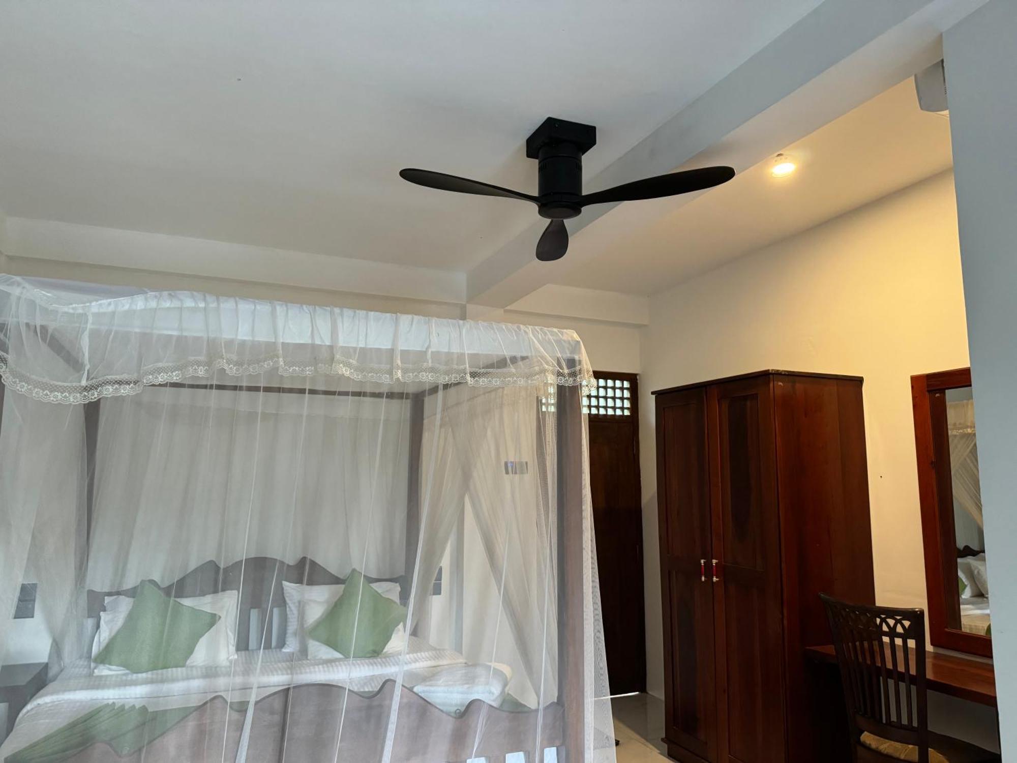 Brinkhouse Guesthouse , Unawatuna Beach Экстерьер фото