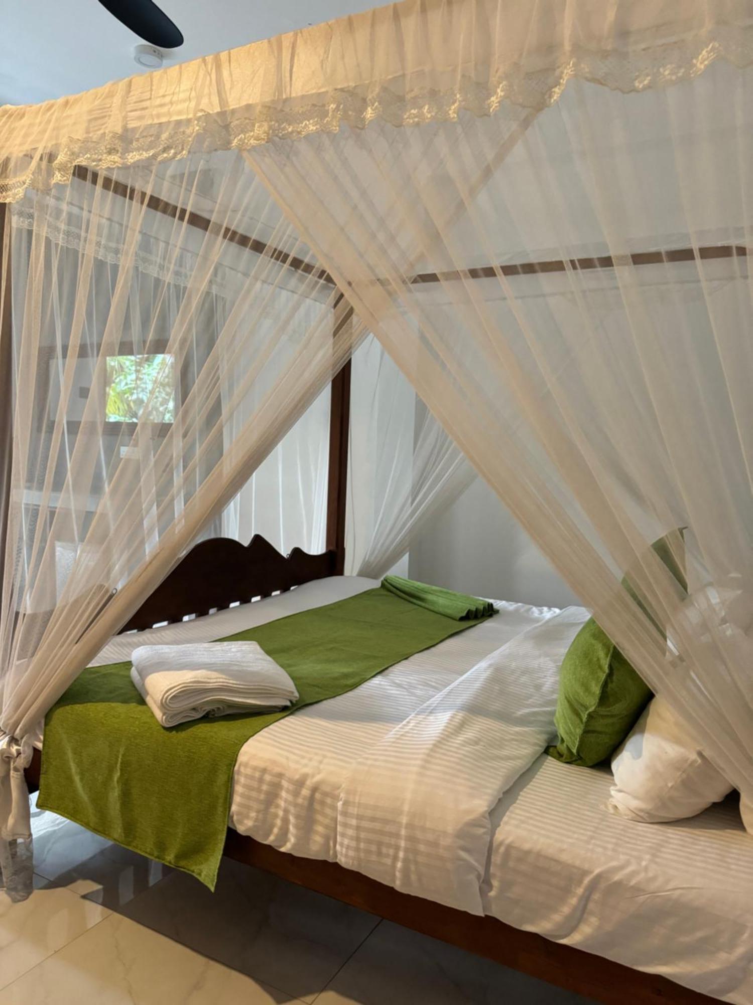 Brinkhouse Guesthouse , Unawatuna Beach Экстерьер фото