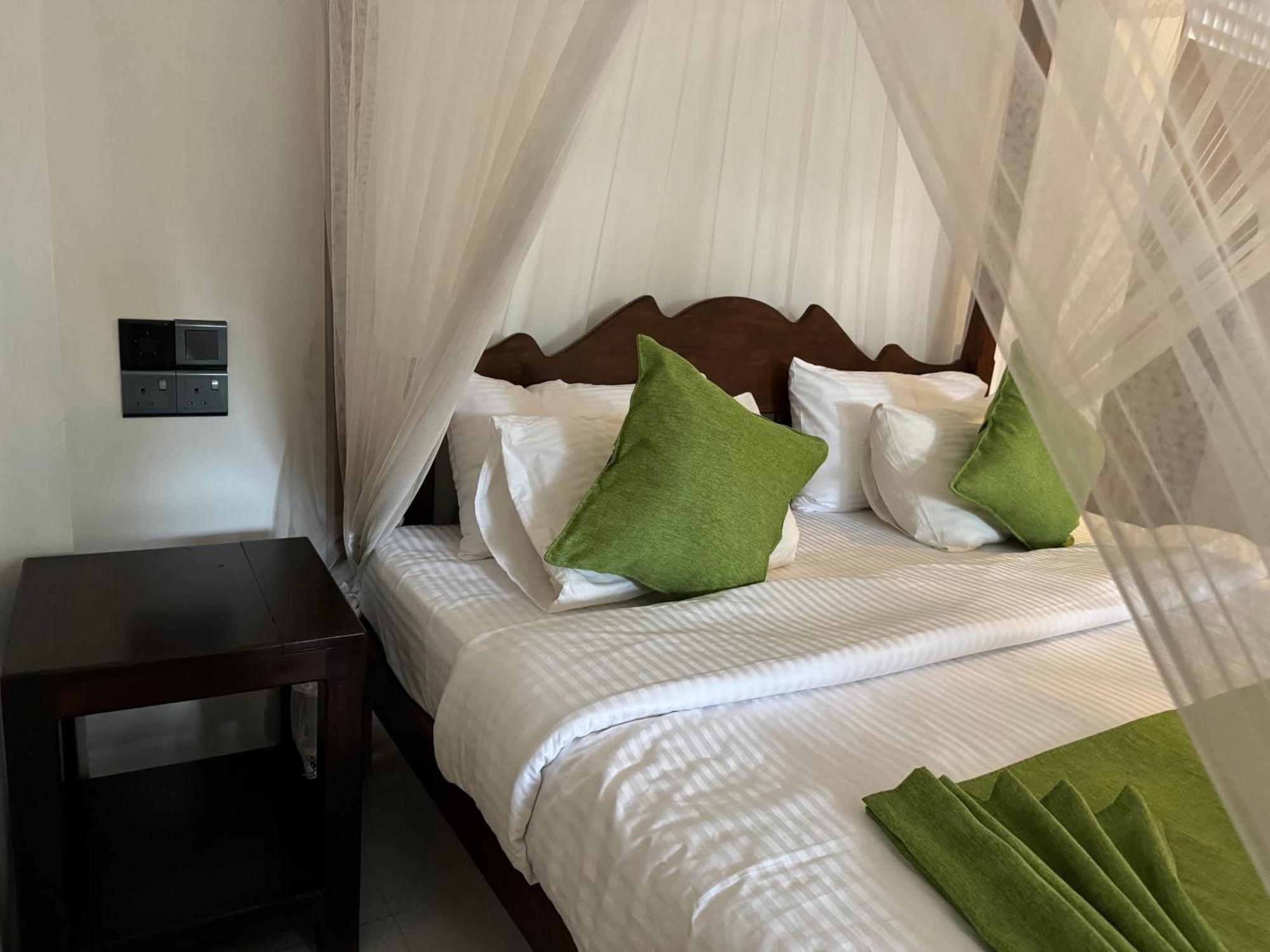 Brinkhouse Guesthouse , Unawatuna Beach Экстерьер фото