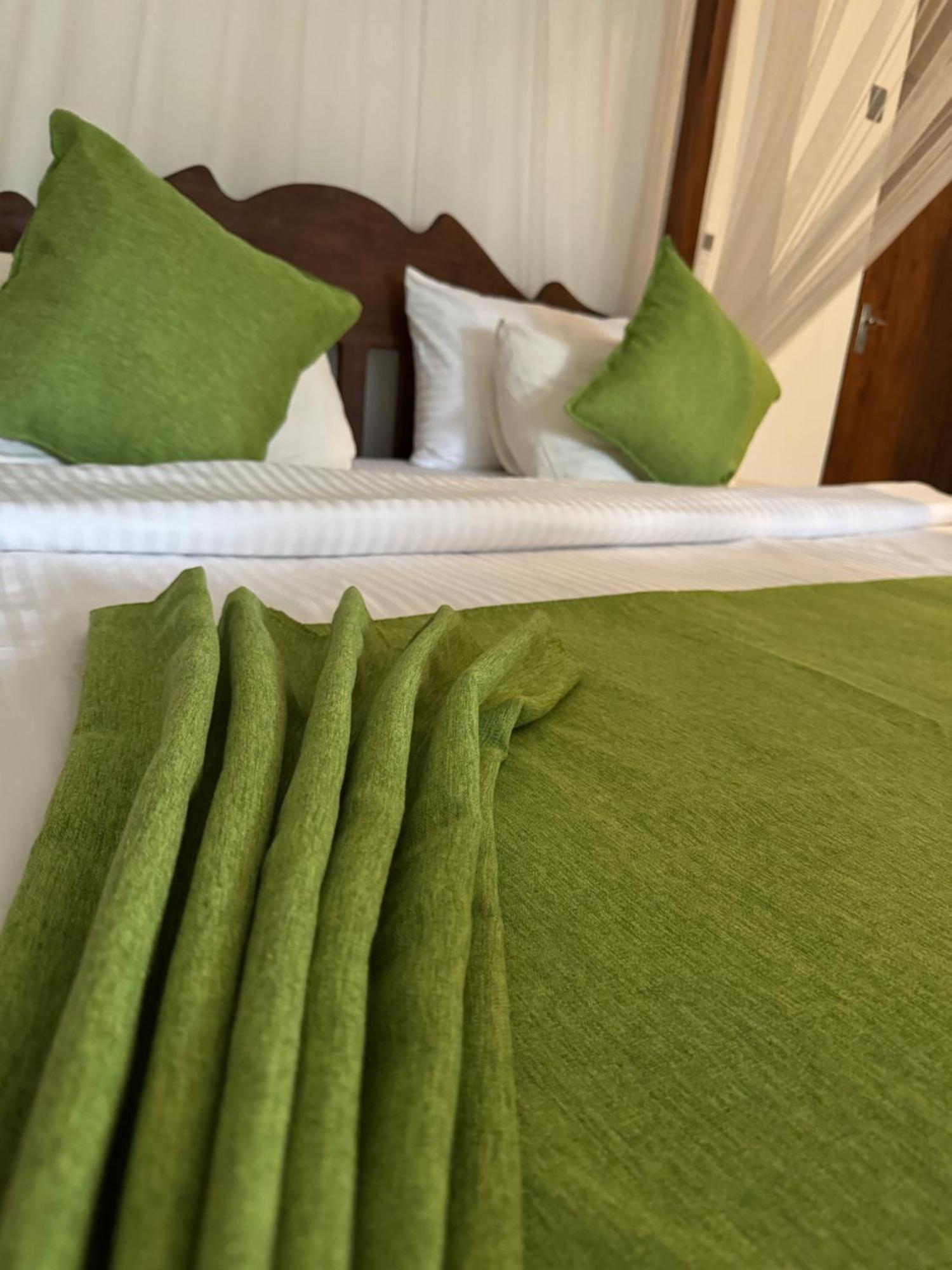 Brinkhouse Guesthouse , Unawatuna Beach Экстерьер фото