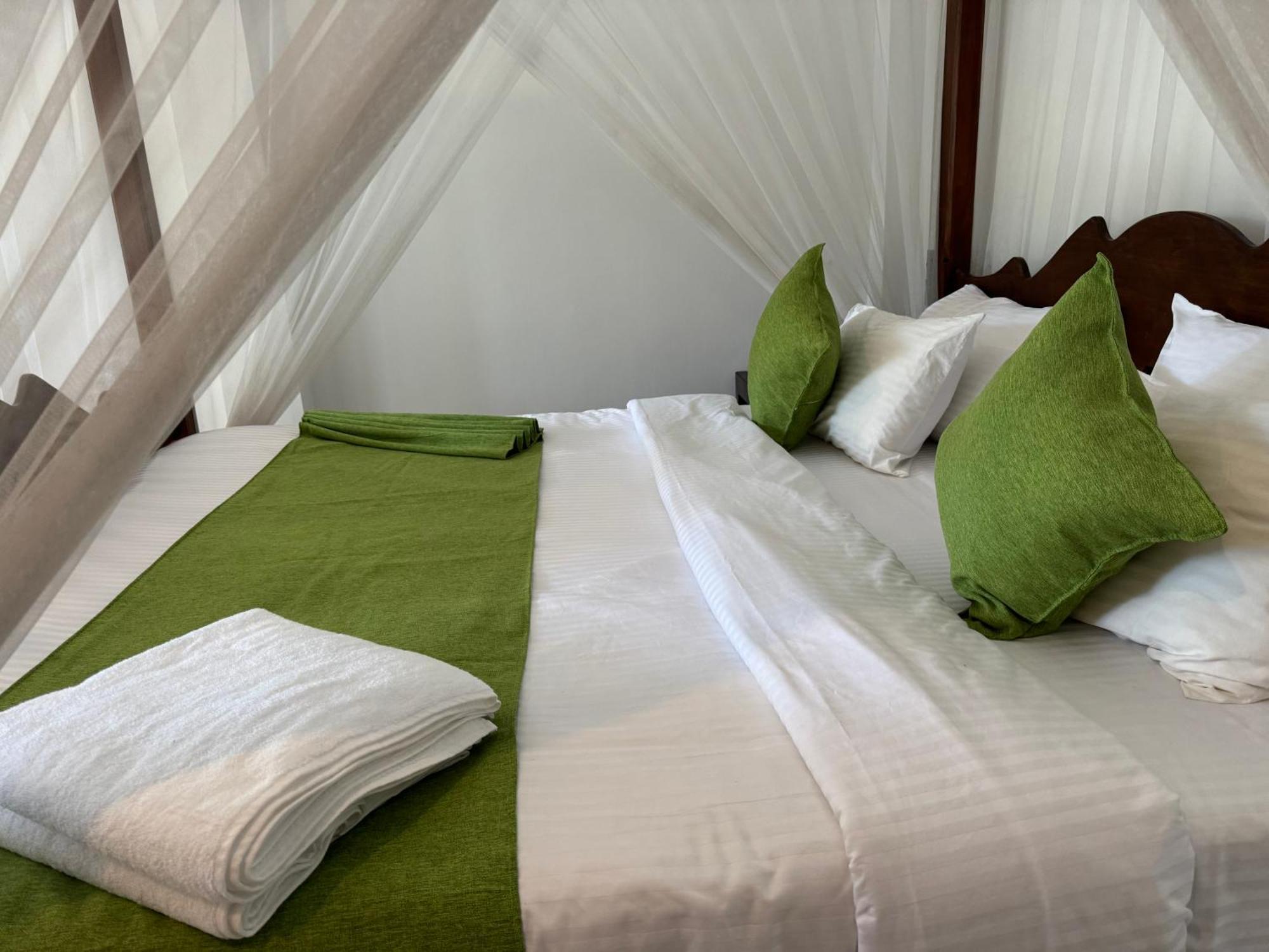 Brinkhouse Guesthouse , Unawatuna Beach Экстерьер фото