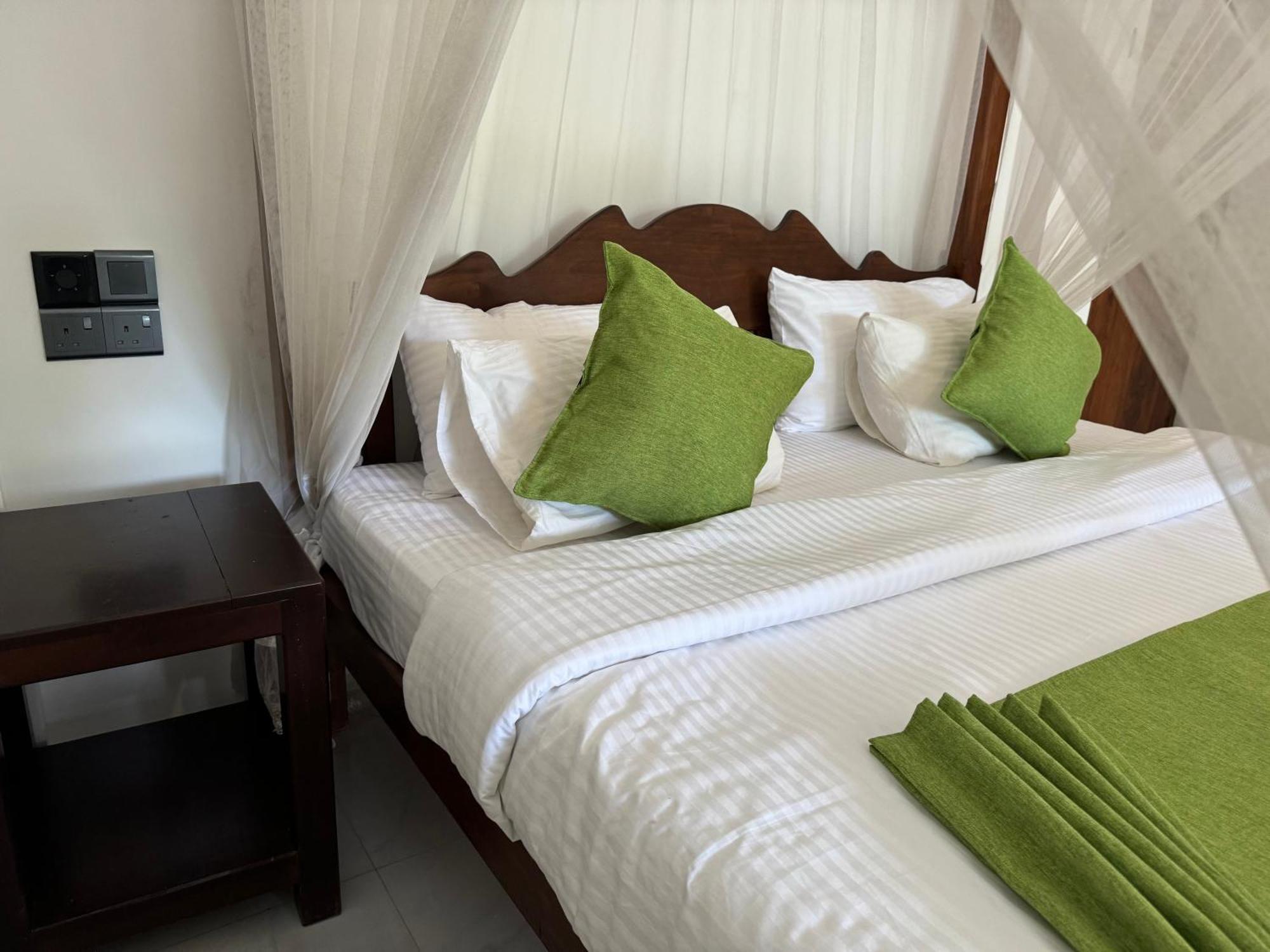 Brinkhouse Guesthouse , Unawatuna Beach Экстерьер фото