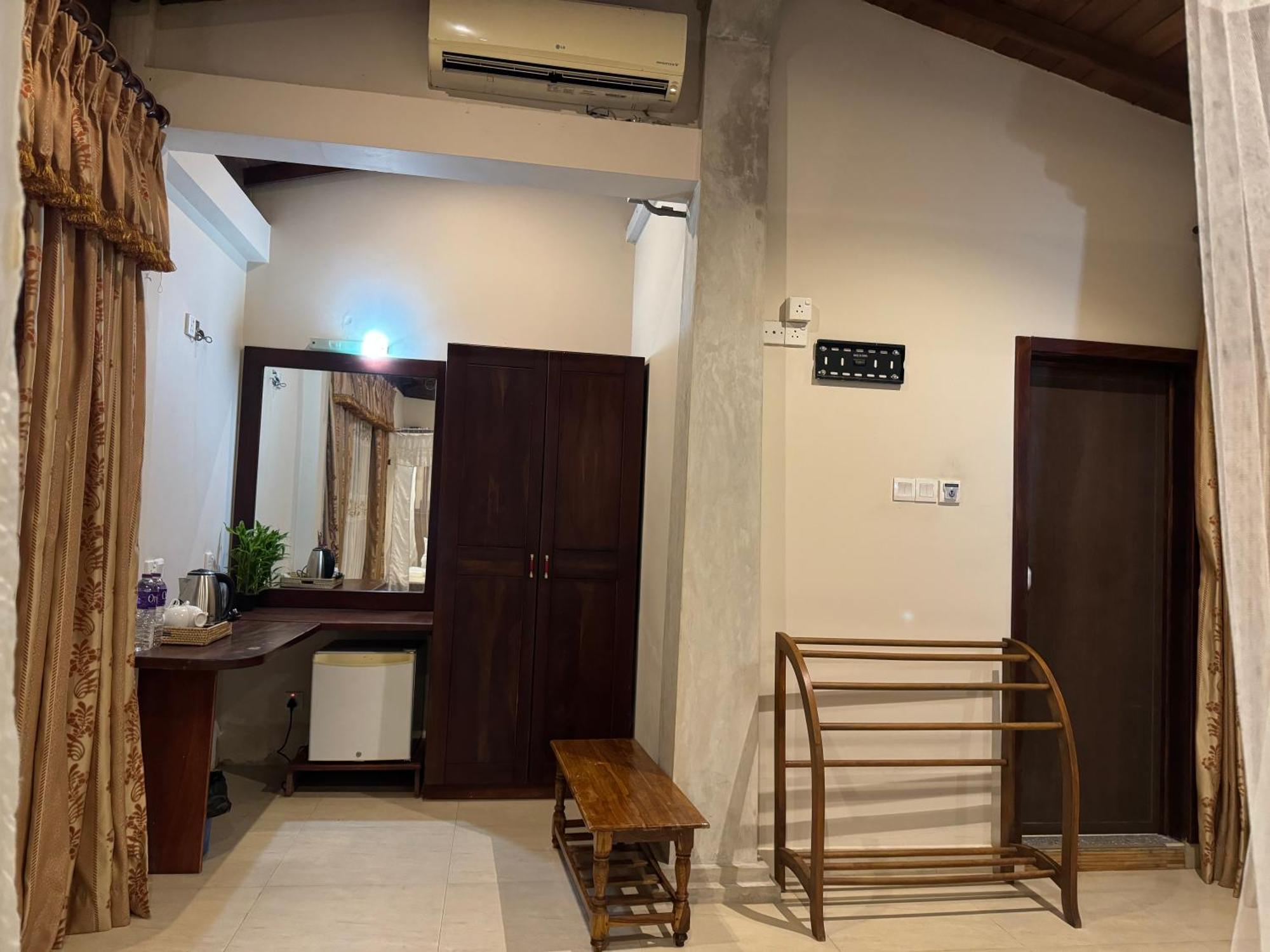 Brinkhouse Guesthouse , Unawatuna Beach Экстерьер фото