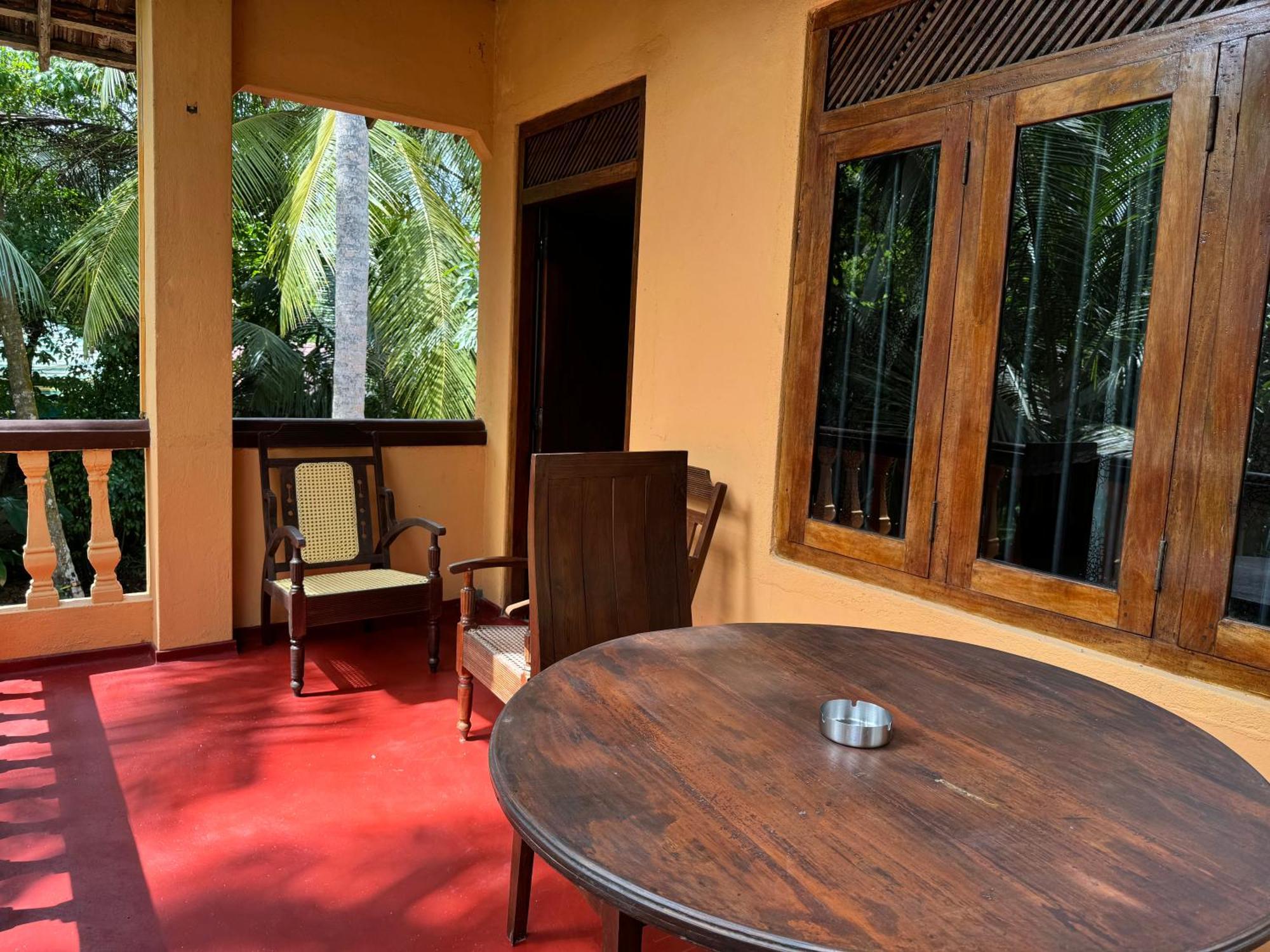 Brinkhouse Guesthouse , Unawatuna Beach Экстерьер фото