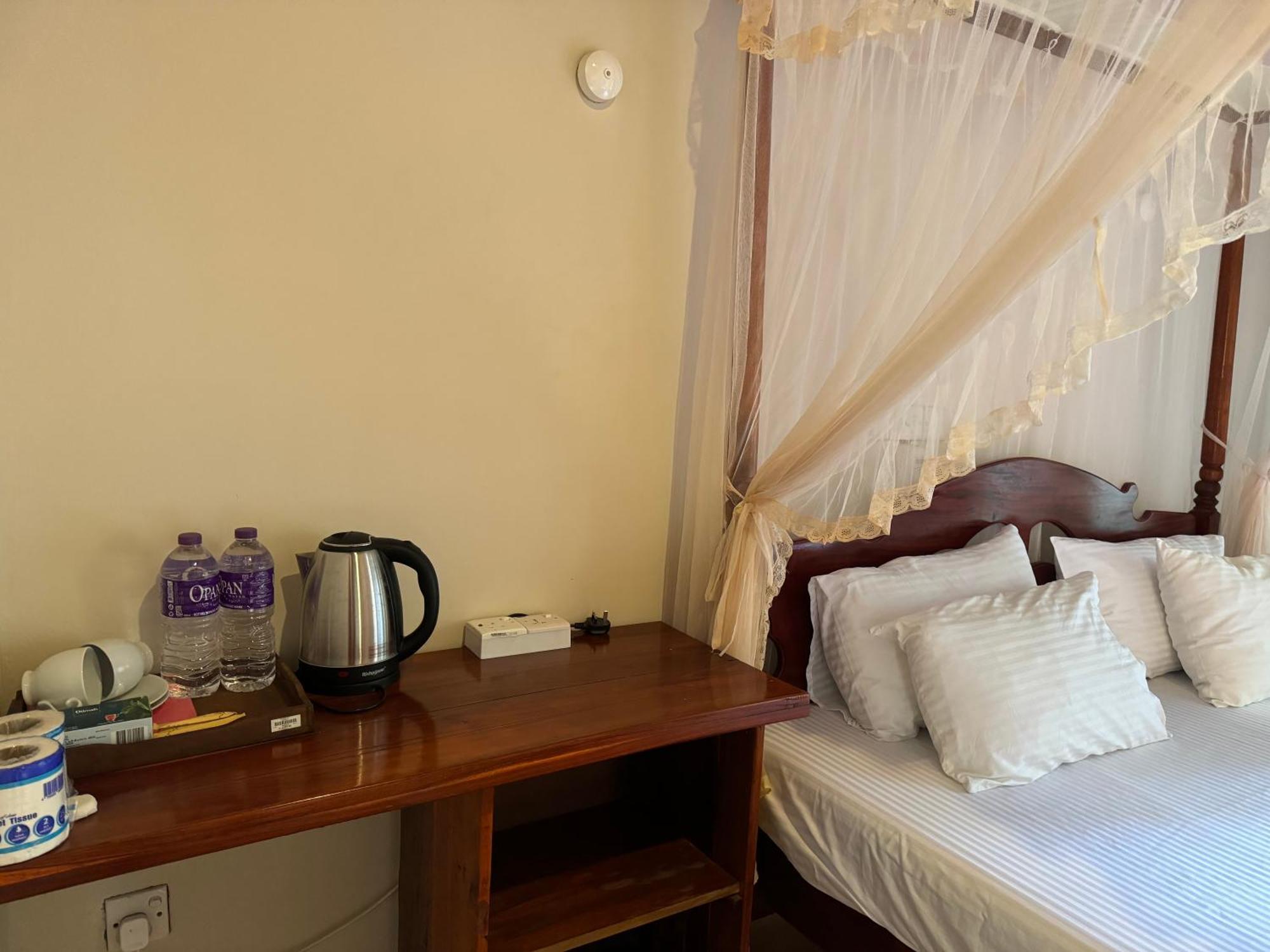 Brinkhouse Guesthouse , Unawatuna Beach Экстерьер фото