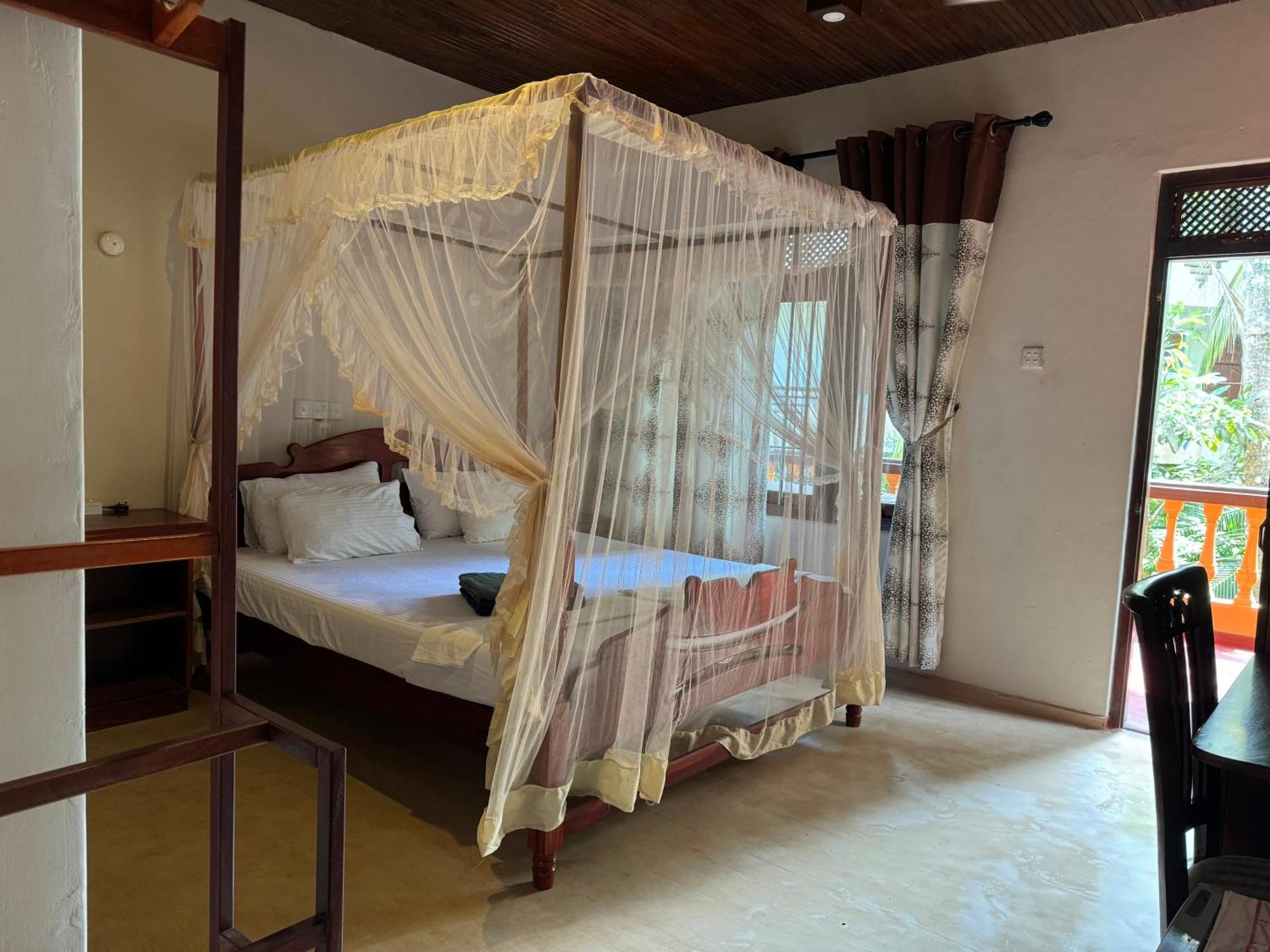 Brinkhouse Guesthouse , Unawatuna Beach Экстерьер фото