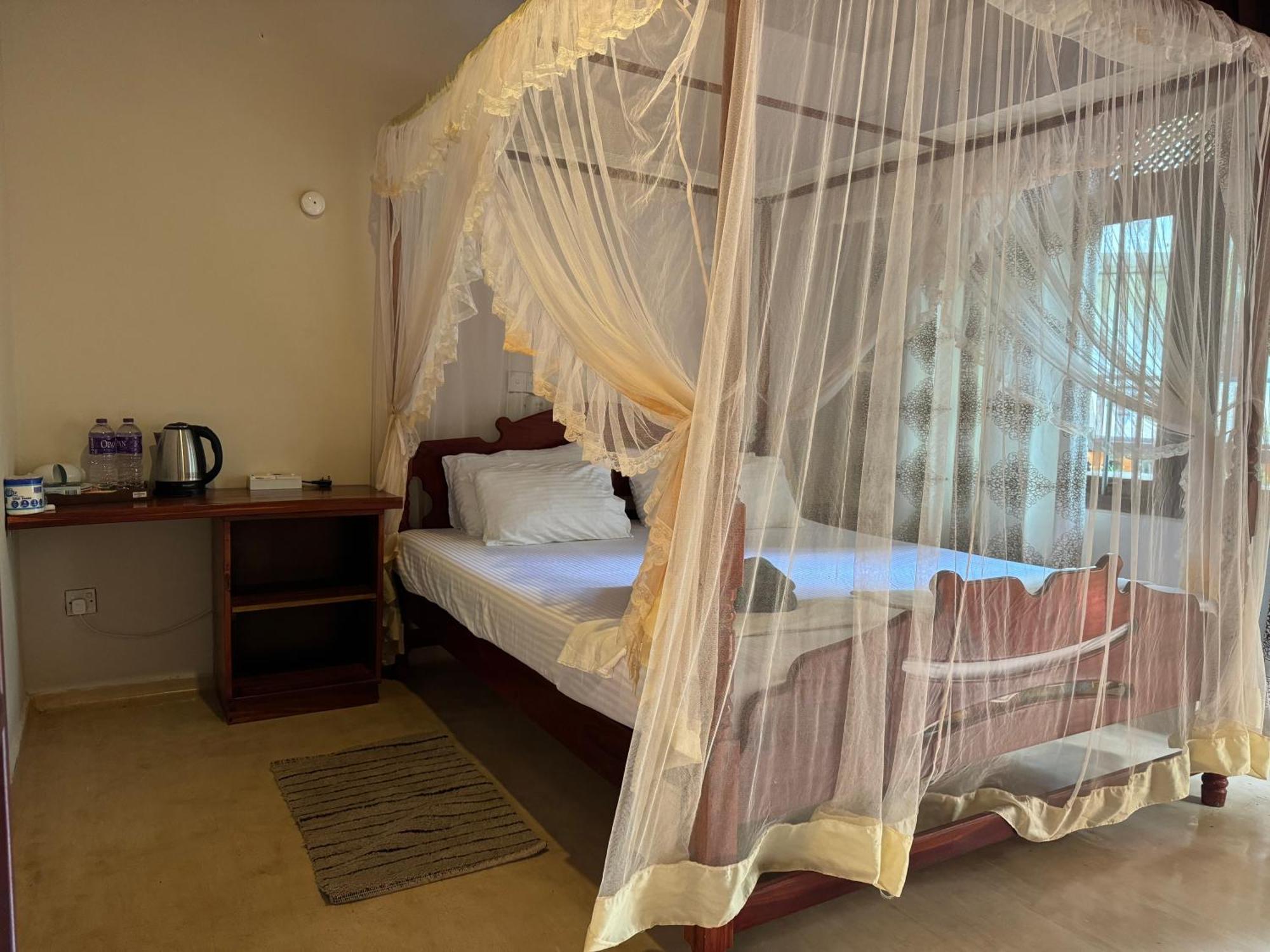 Brinkhouse Guesthouse , Unawatuna Beach Экстерьер фото