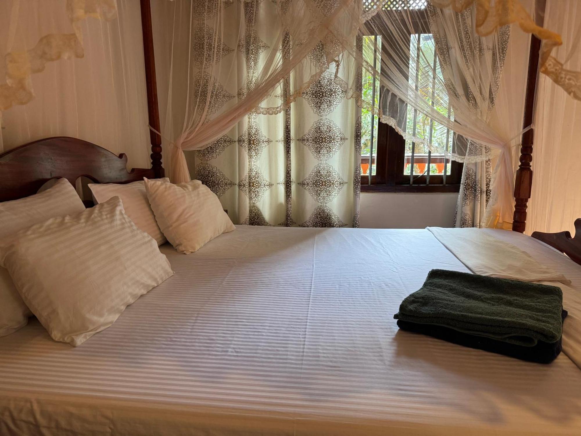 Brinkhouse Guesthouse , Unawatuna Beach Экстерьер фото