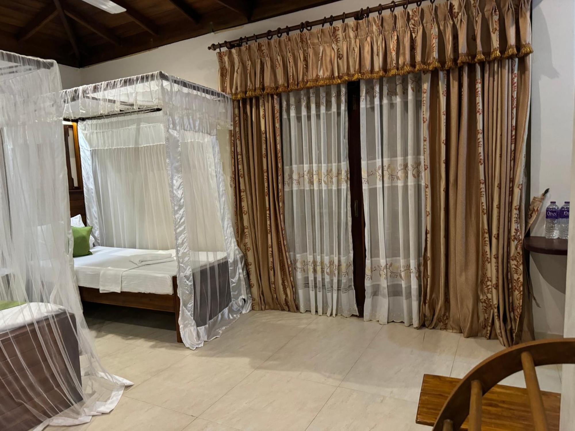 Brinkhouse Guesthouse , Unawatuna Beach Экстерьер фото