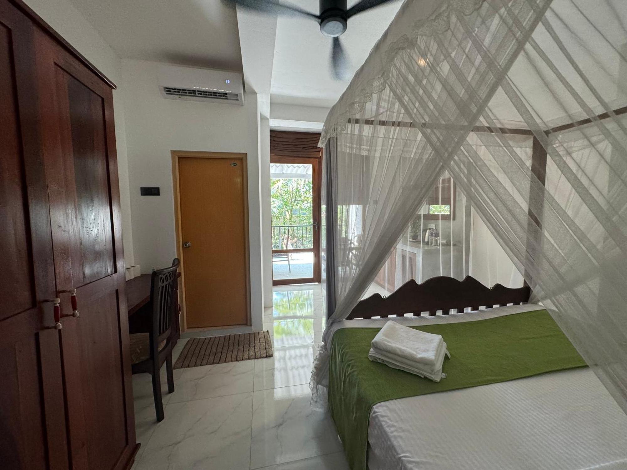 Brinkhouse Guesthouse , Unawatuna Beach Экстерьер фото