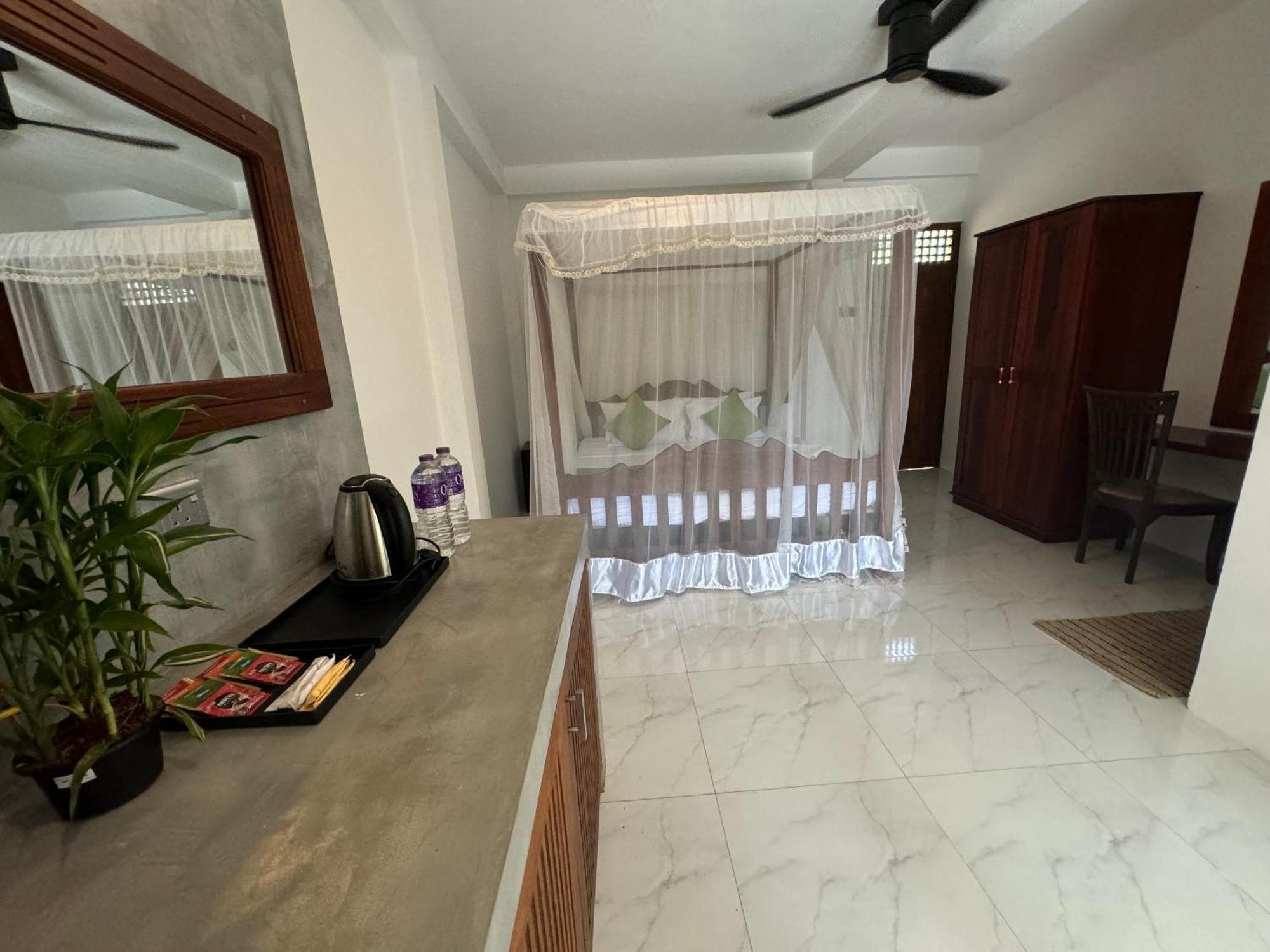 Brinkhouse Guesthouse , Unawatuna Beach Экстерьер фото