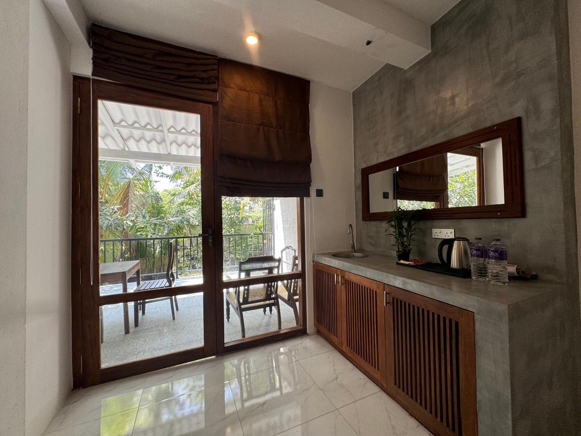 Brinkhouse Guesthouse , Unawatuna Beach Экстерьер фото