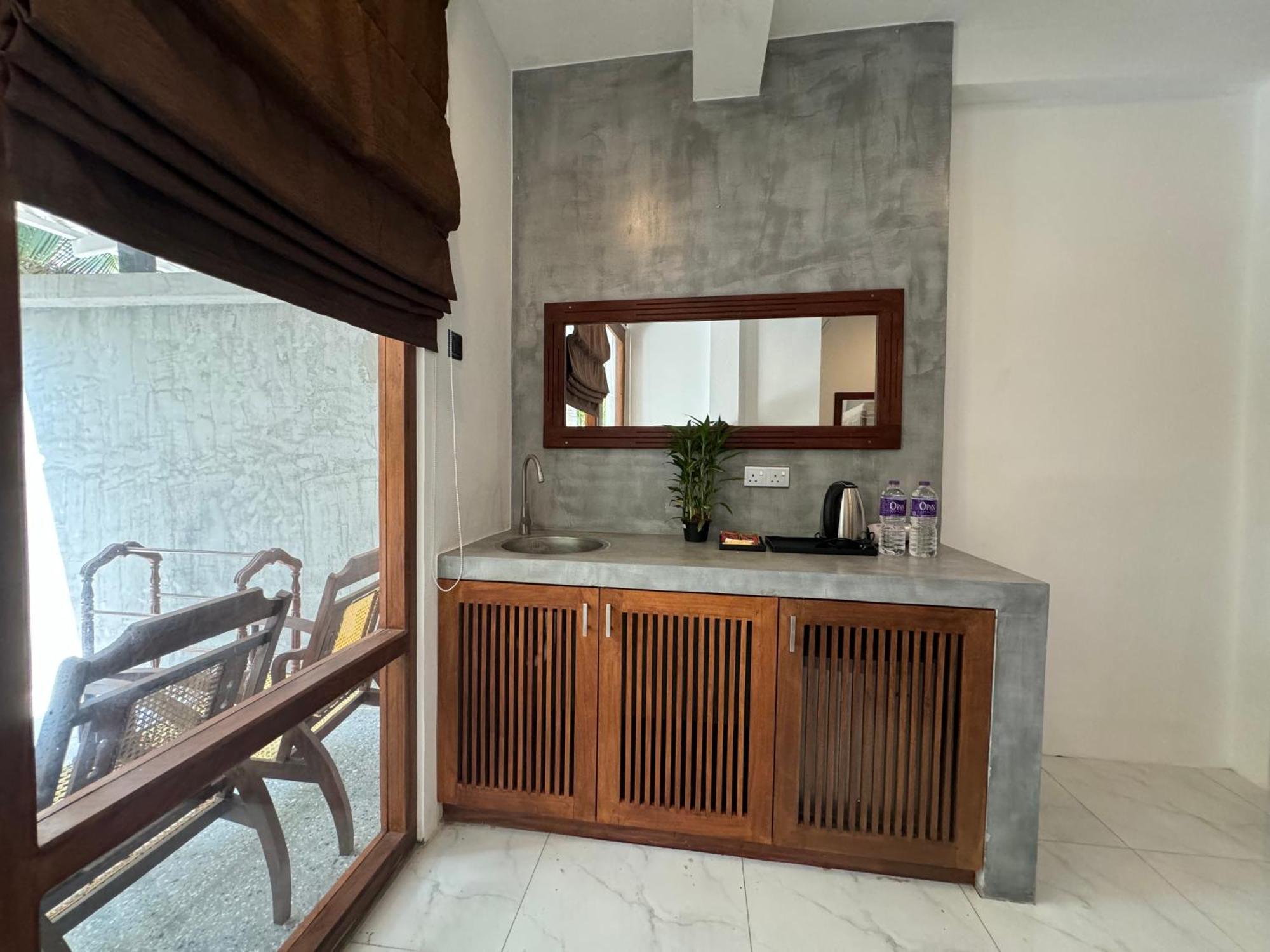 Brinkhouse Guesthouse , Unawatuna Beach Экстерьер фото