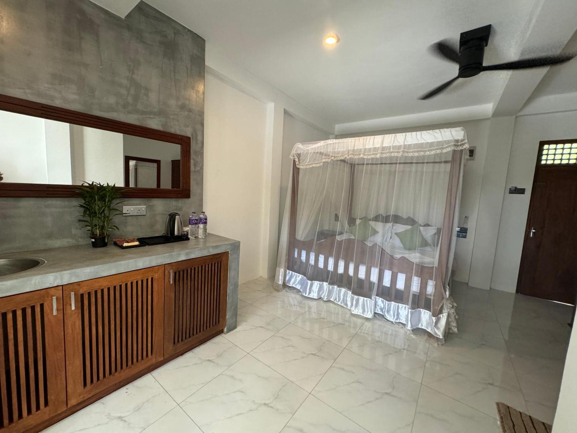 Brinkhouse Guesthouse , Unawatuna Beach Экстерьер фото