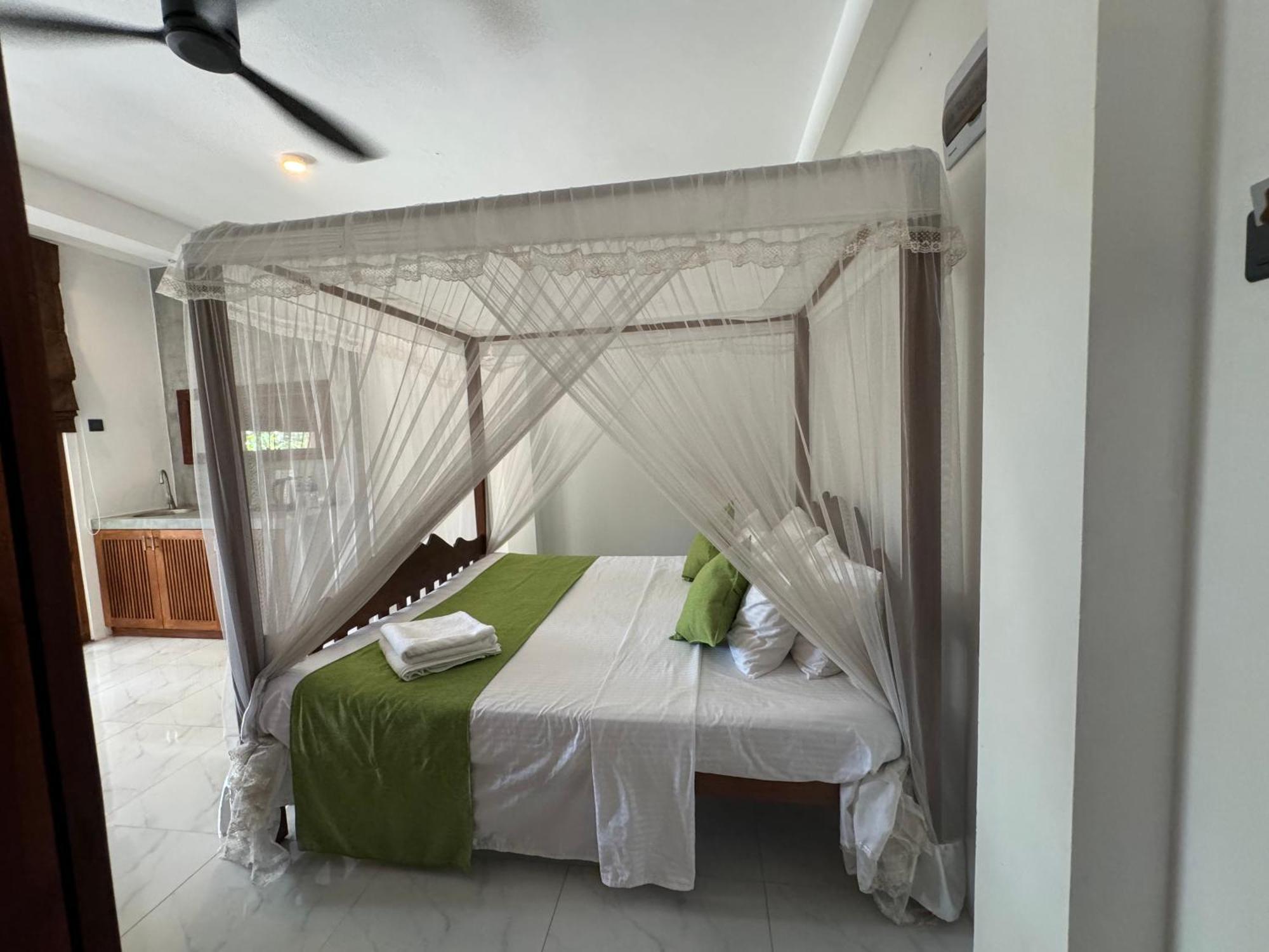 Brinkhouse Guesthouse , Unawatuna Beach Экстерьер фото