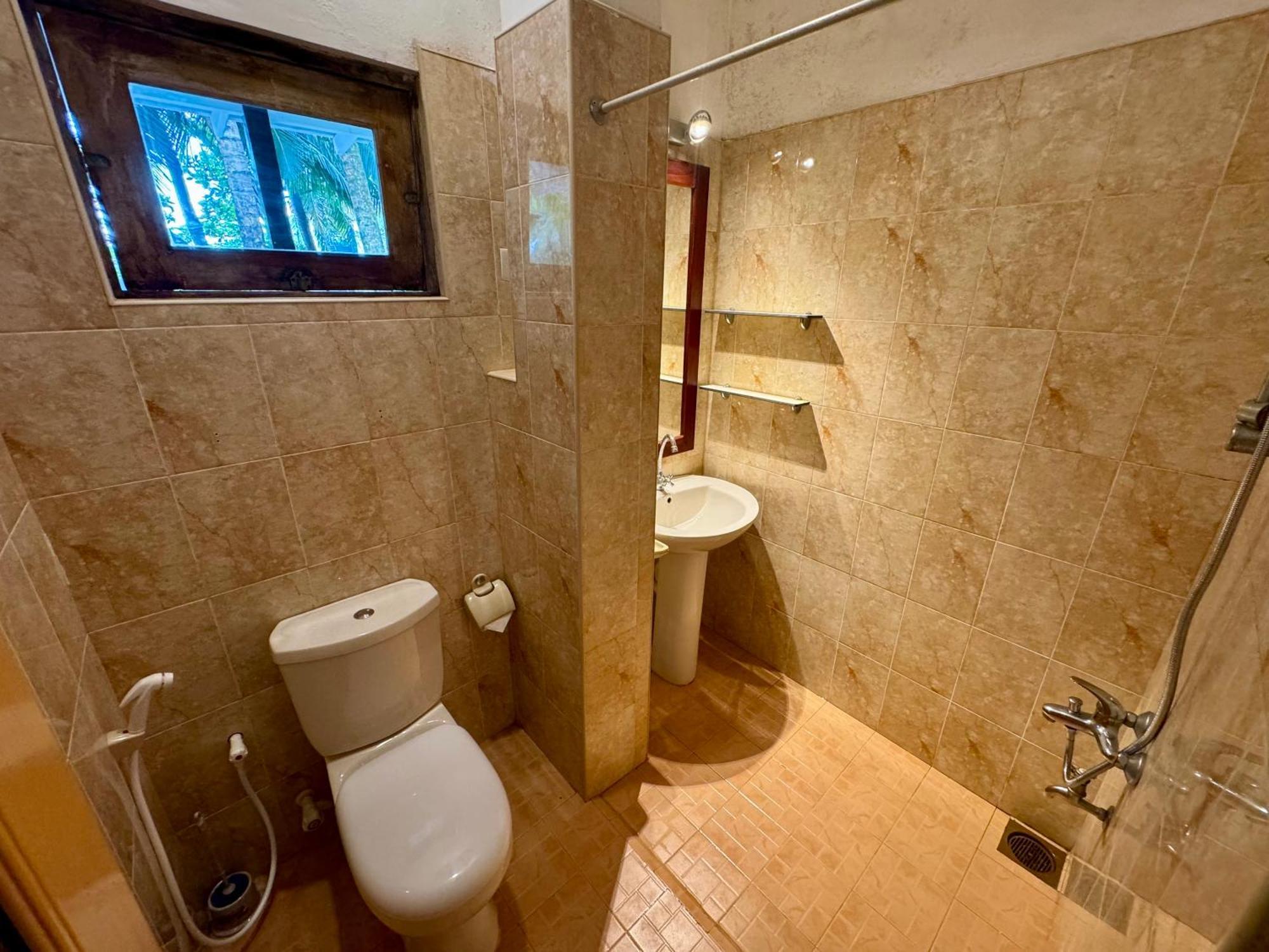 Brinkhouse Guesthouse , Unawatuna Beach Экстерьер фото