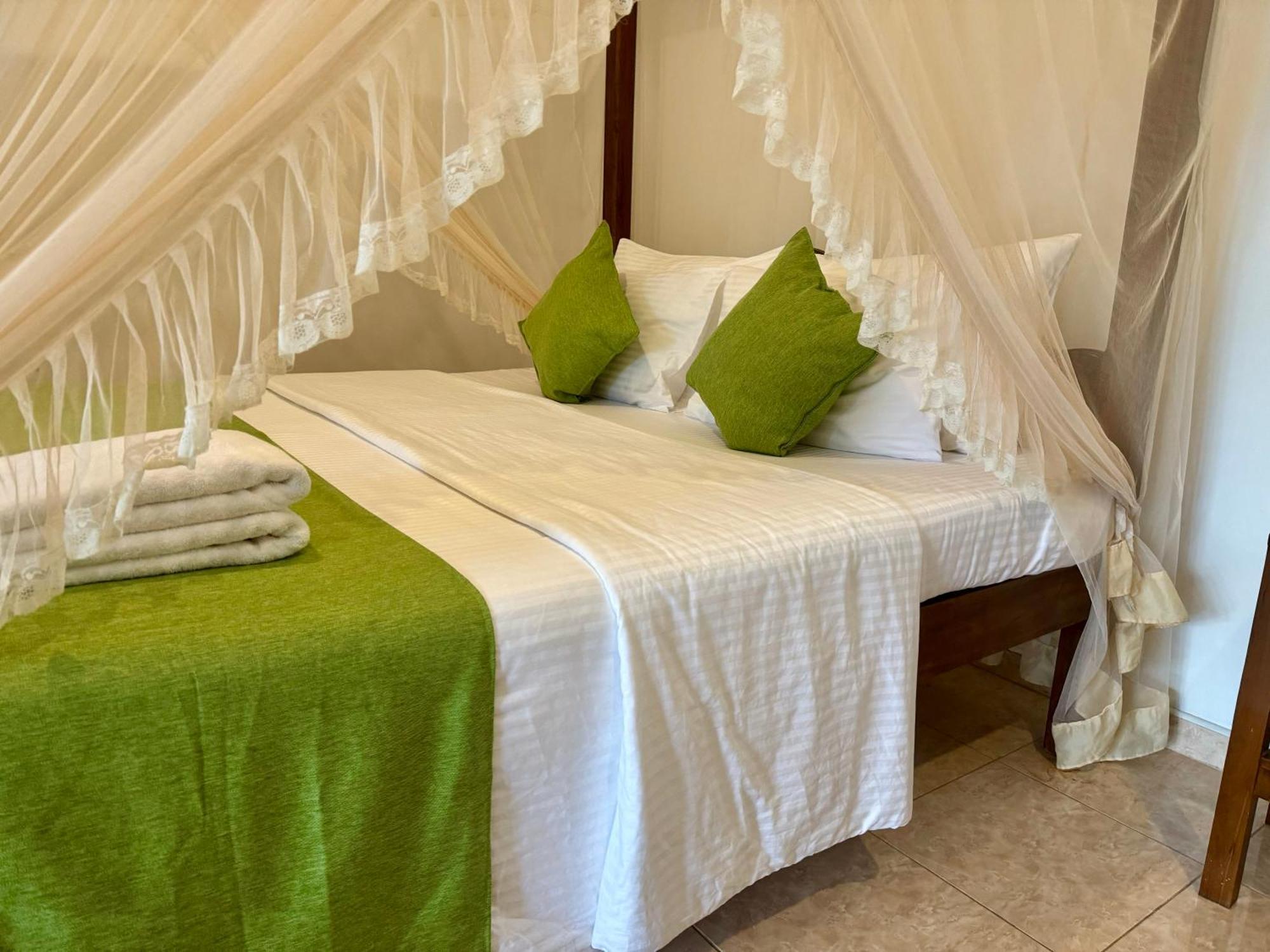 Brinkhouse Guesthouse , Unawatuna Beach Экстерьер фото
