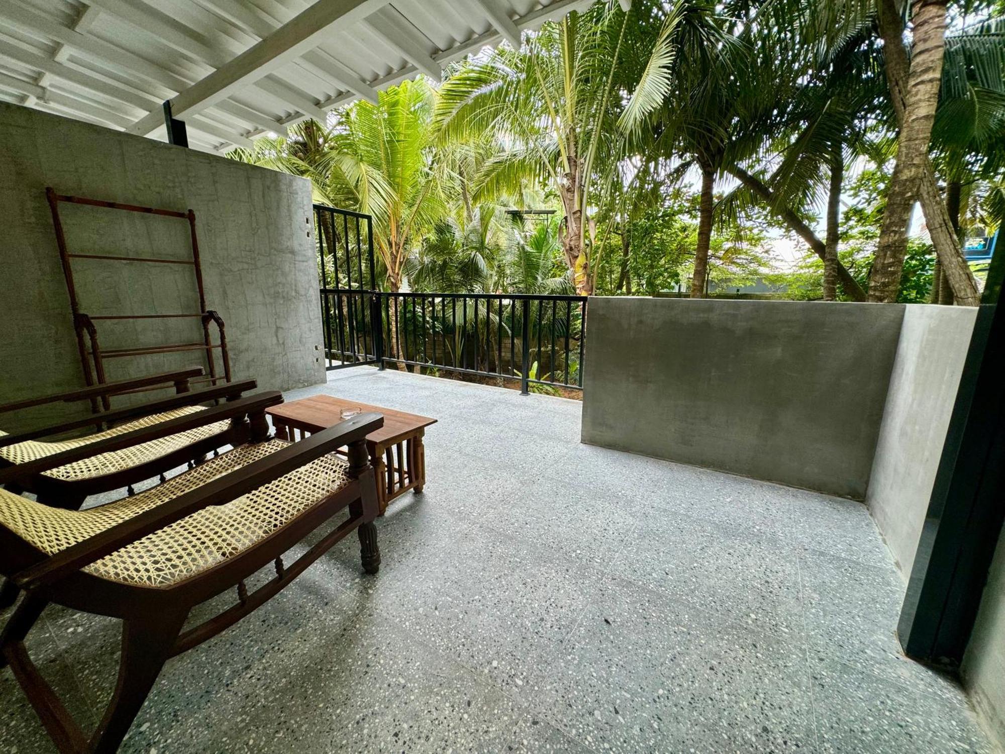Brinkhouse Guesthouse , Unawatuna Beach Экстерьер фото