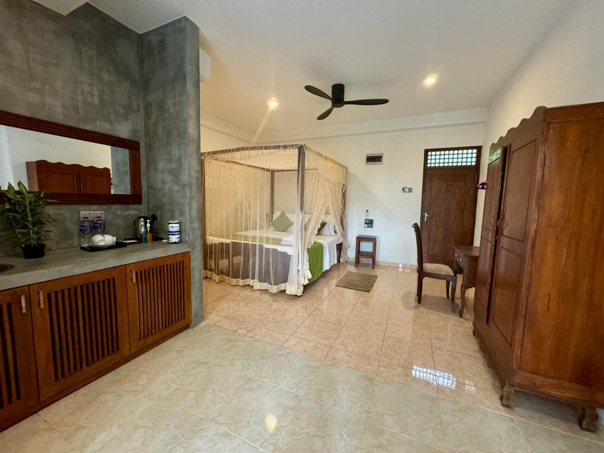 Brinkhouse Guesthouse , Unawatuna Beach Экстерьер фото