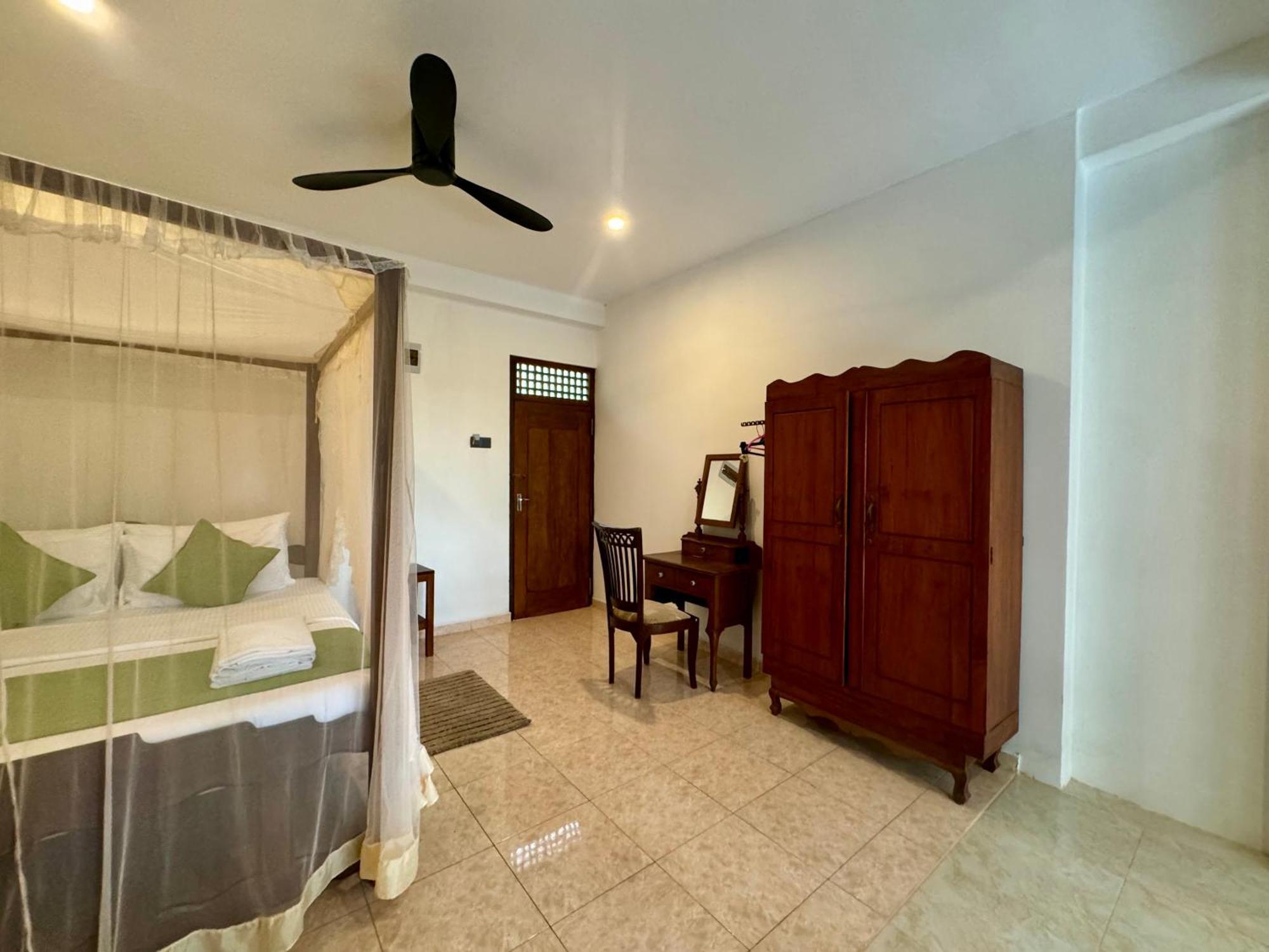 Brinkhouse Guesthouse , Unawatuna Beach Экстерьер фото