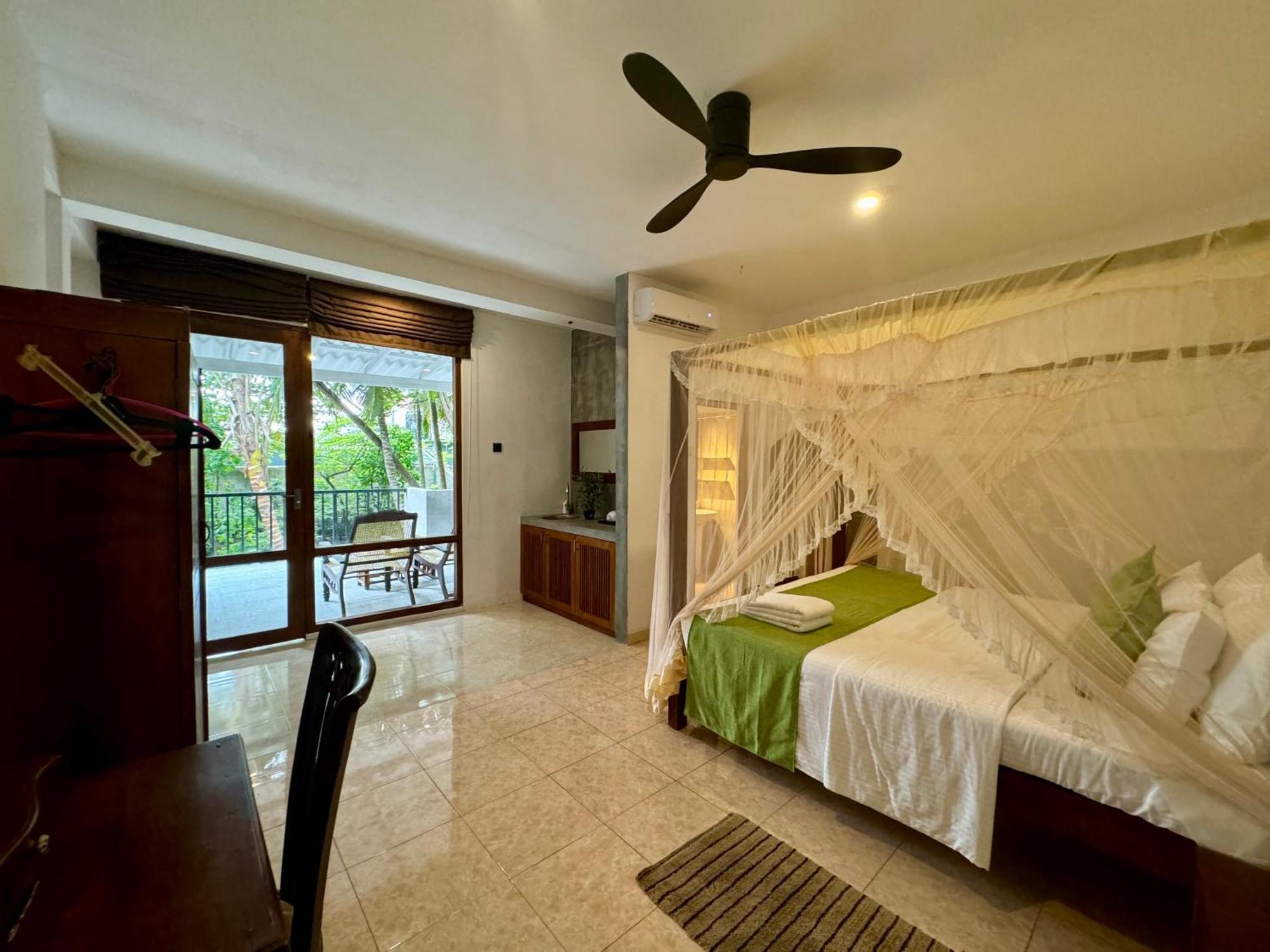 Brinkhouse Guesthouse , Unawatuna Beach Экстерьер фото
