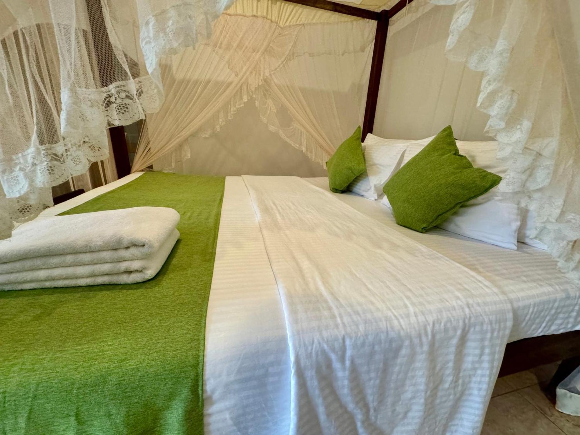 Brinkhouse Guesthouse , Unawatuna Beach Экстерьер фото