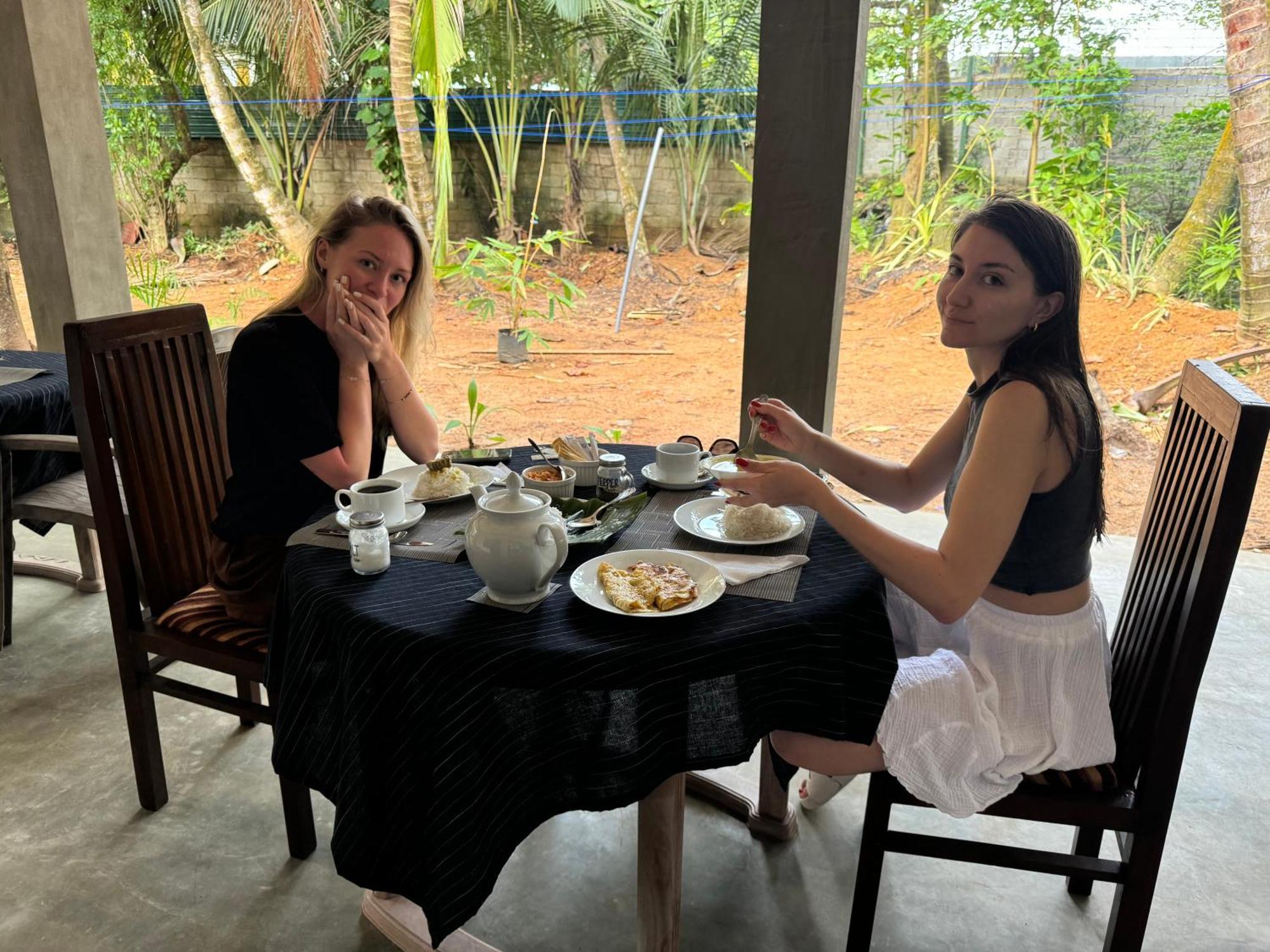 Brinkhouse Guesthouse , Unawatuna Beach Экстерьер фото