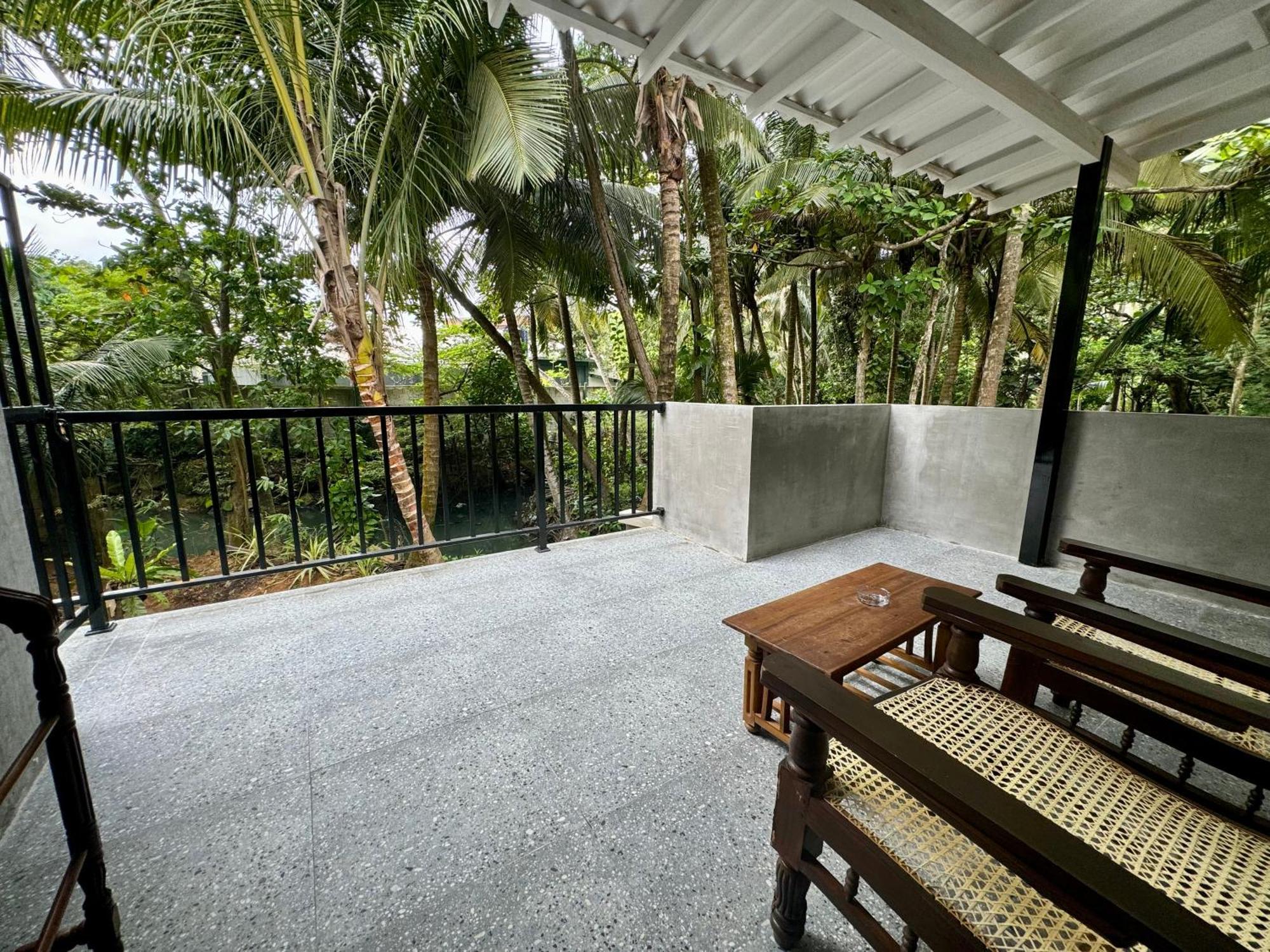 Brinkhouse Guesthouse , Unawatuna Beach Экстерьер фото
