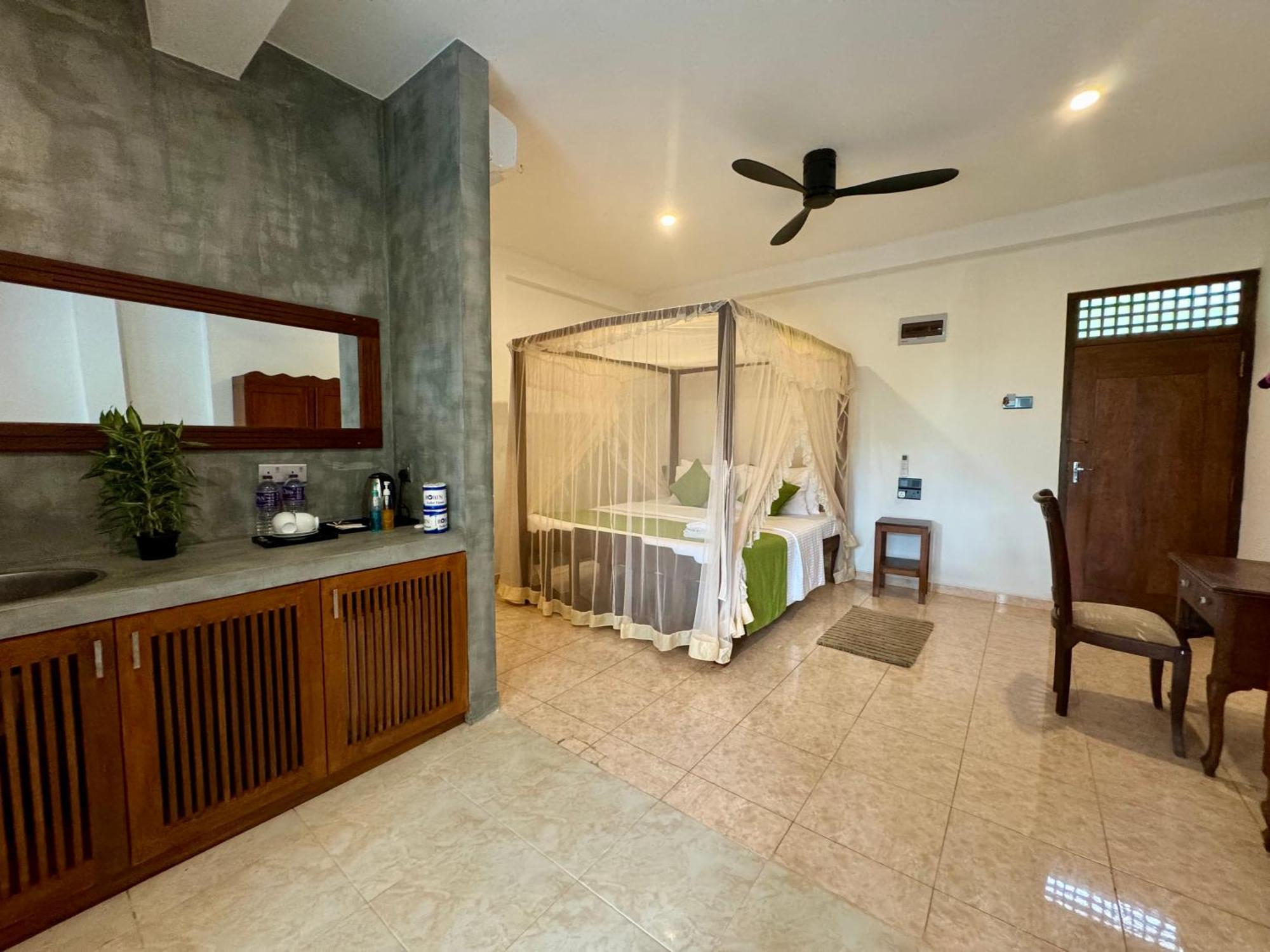 Brinkhouse Guesthouse , Unawatuna Beach Экстерьер фото
