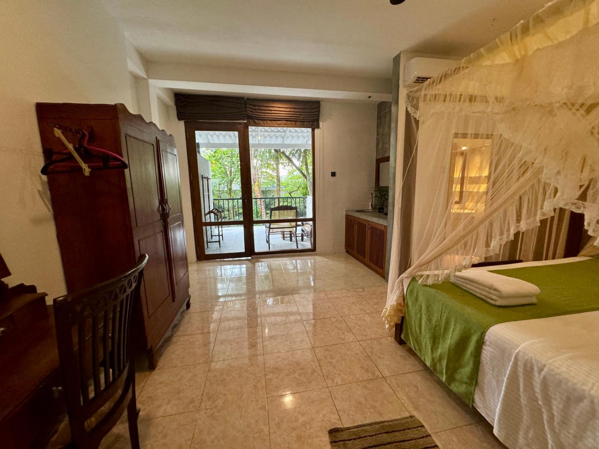 Brinkhouse Guesthouse , Unawatuna Beach Экстерьер фото