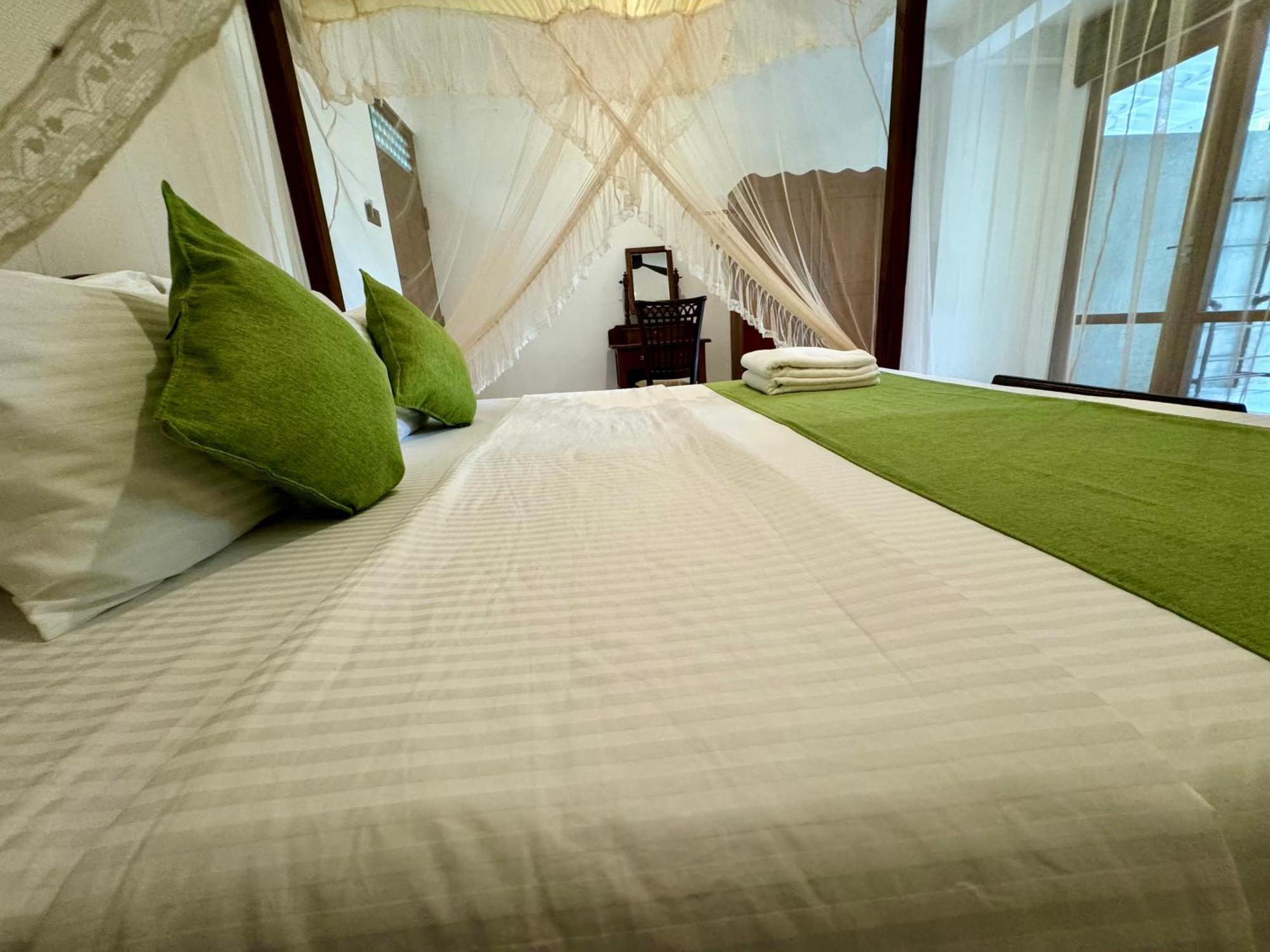 Brinkhouse Guesthouse , Unawatuna Beach Экстерьер фото